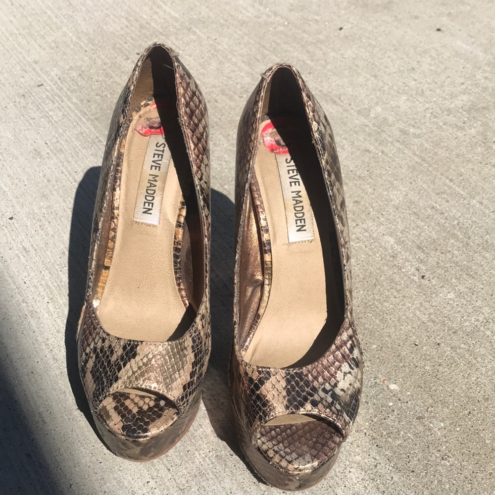 Heels, snake skin like